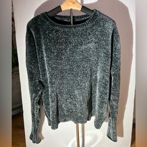 Woman’s sweater, chenille, green color size Medium